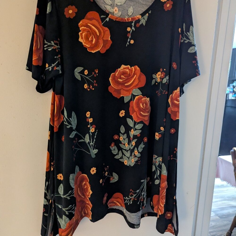 Lularoe perfect T, size 3X, Black & red